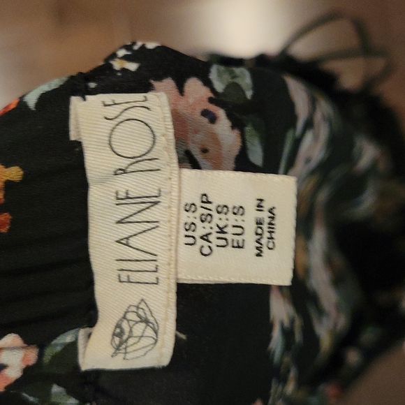 Floral off the shoulders shirt - Picture 2 of 2